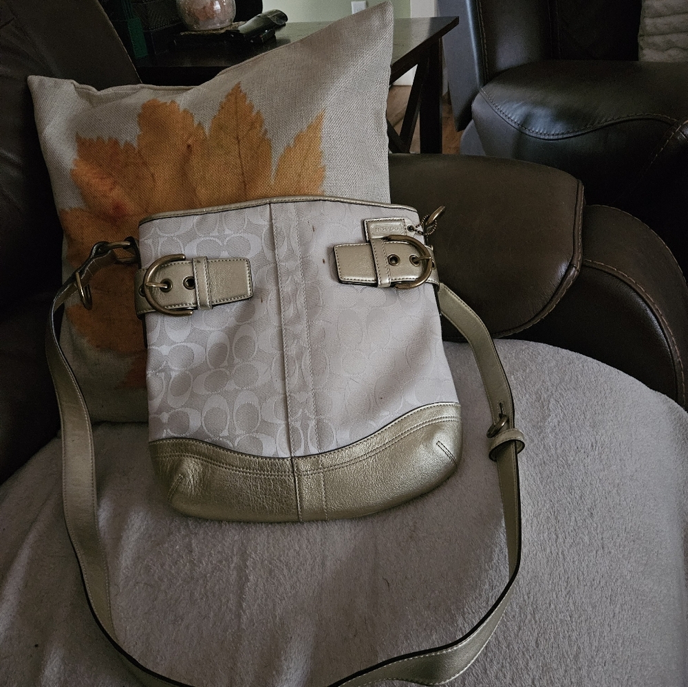 COACH CROSSBODY off white and gold crossbody purse - Picture 6 of 7